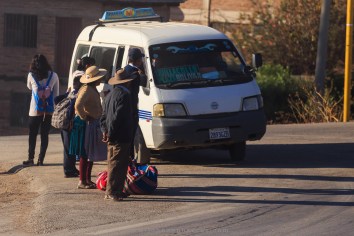 Cotidiano matinal na periferia de Cochabamba