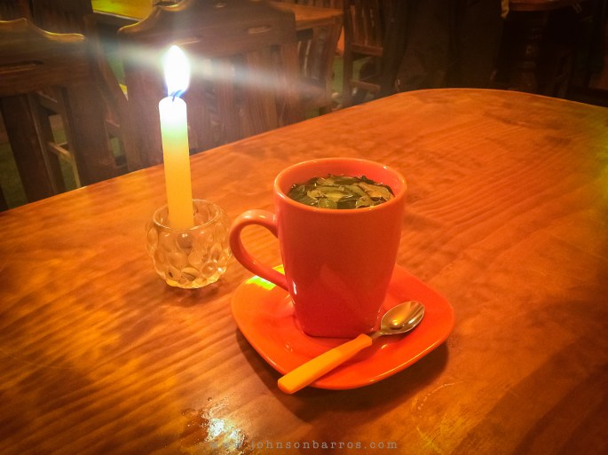 Um cházinho de coca para aguentar a altitude