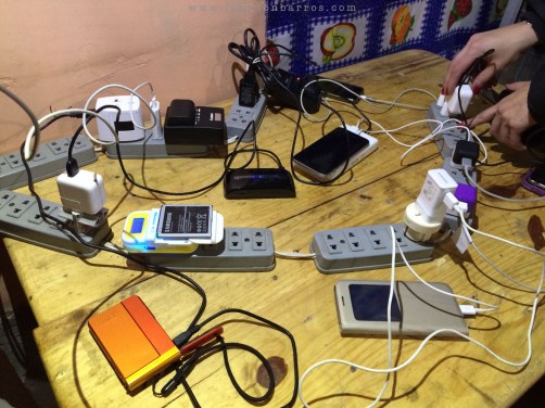 Recarregar as baterias no alojamento não é uma tarefa fácil