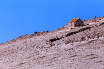 Uma casa de apoio próxima à Laguna Colorada.
